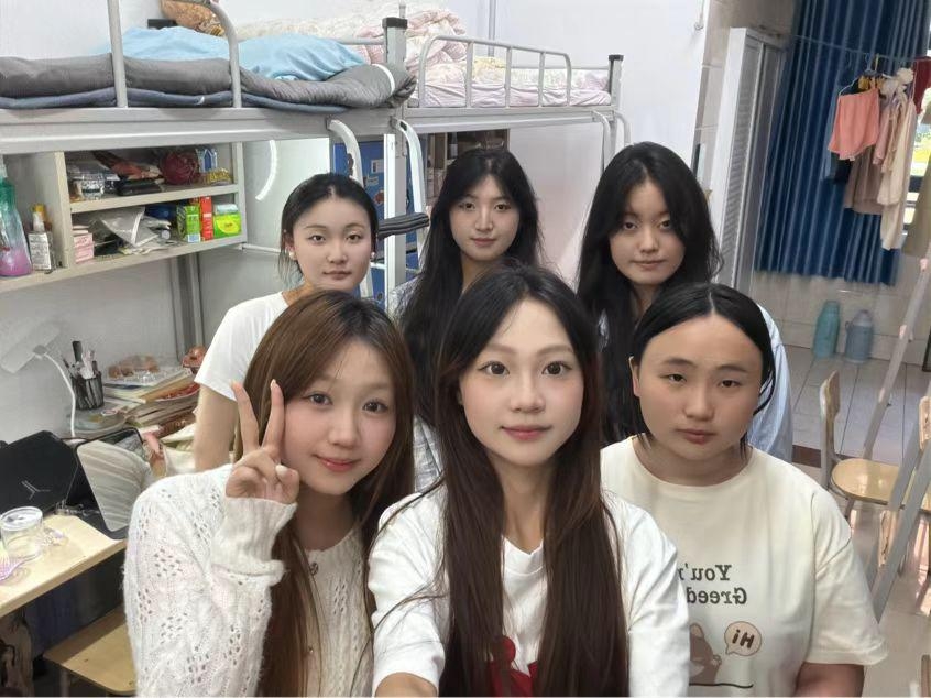 “方寸寝室,共赴韶华“.jpeg